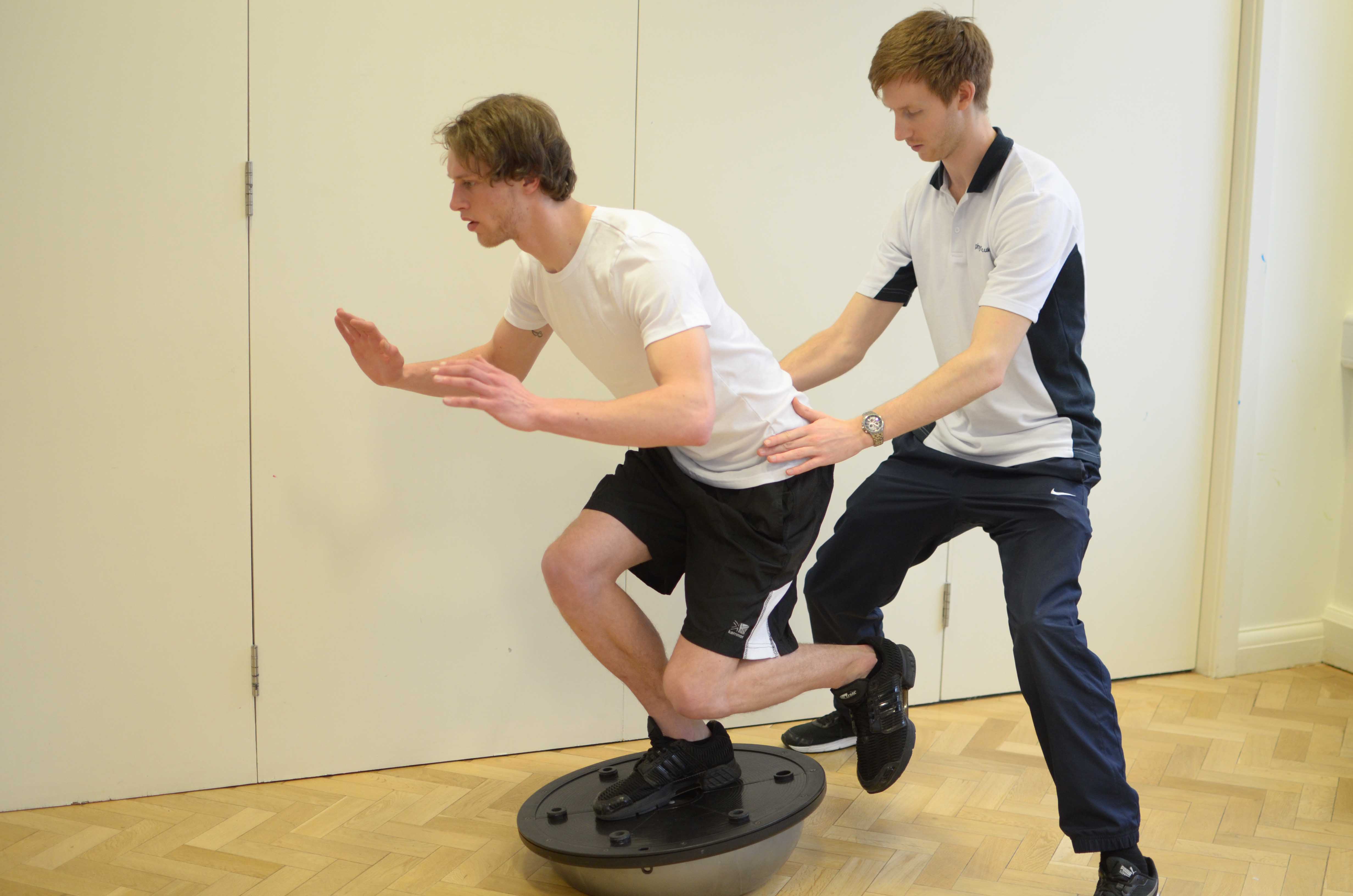 Dynamic stabilisation exercises to challange the iliotibial band supervised by physiotherapist
