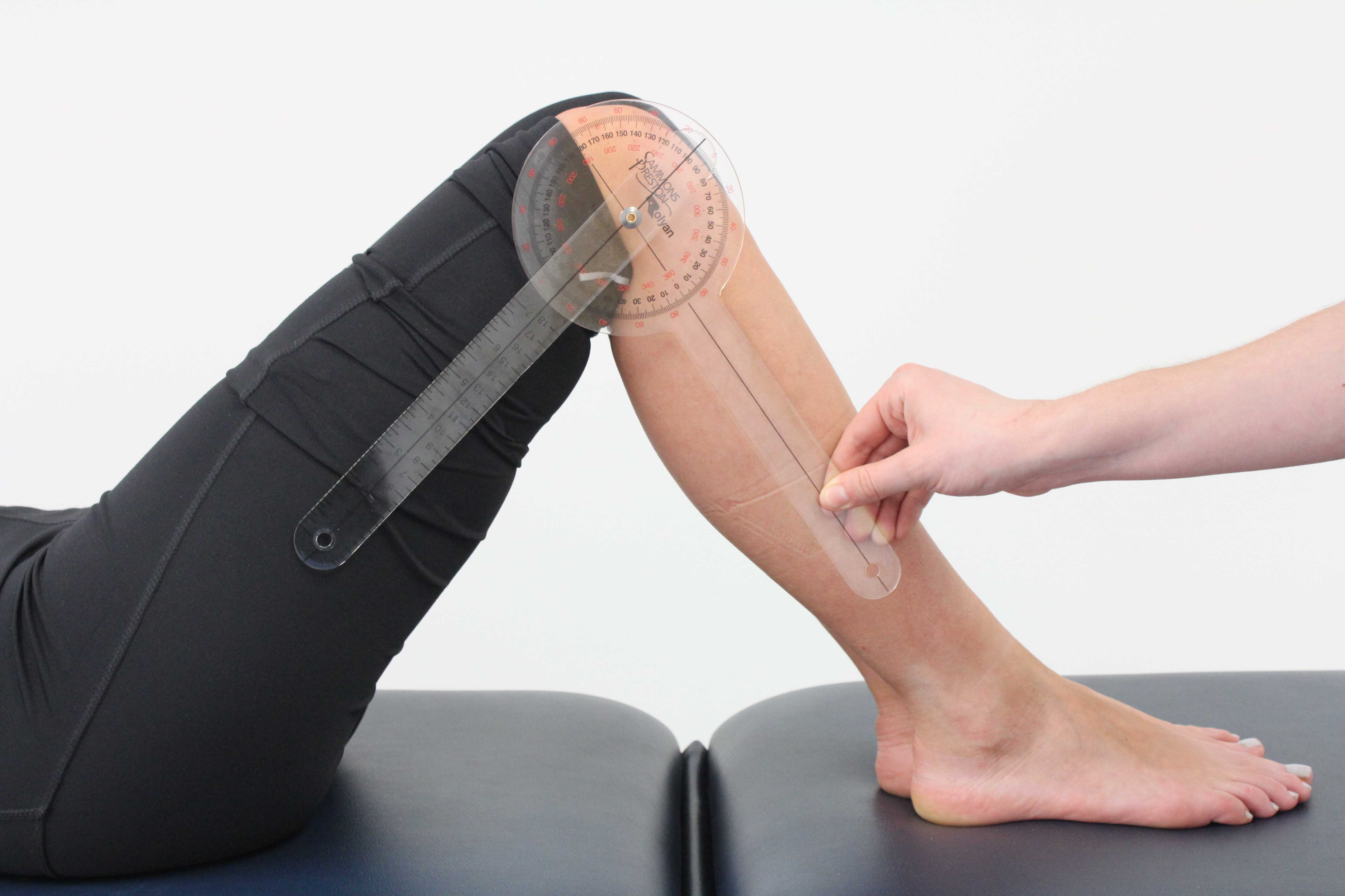 Monitouring lower limb mobility using a goniometer