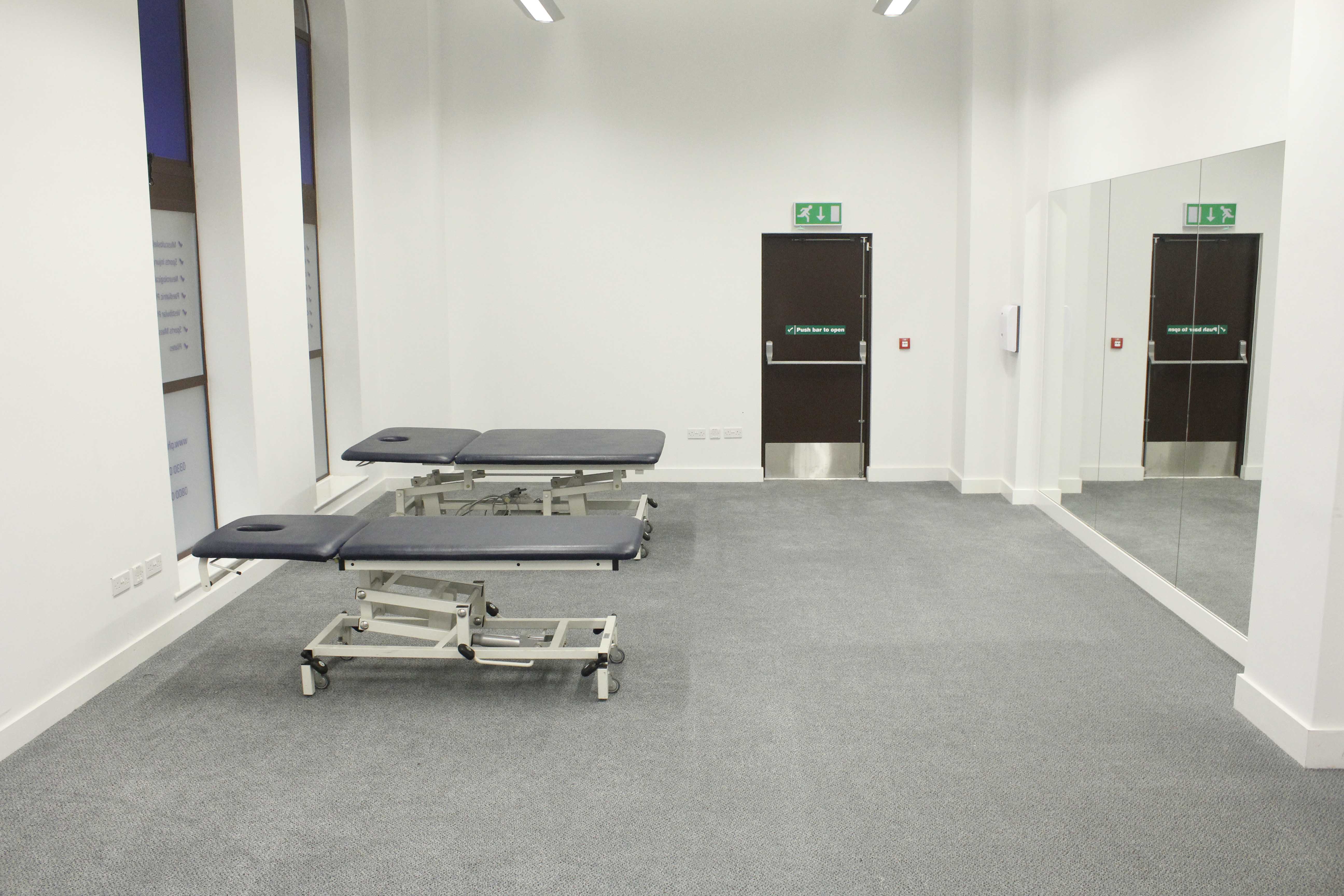 Modern, well equipped treatment facilities in our Minshull Street clinic.