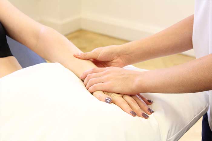 https://www.physio.co.uk/images/massage/content/hand.jpg