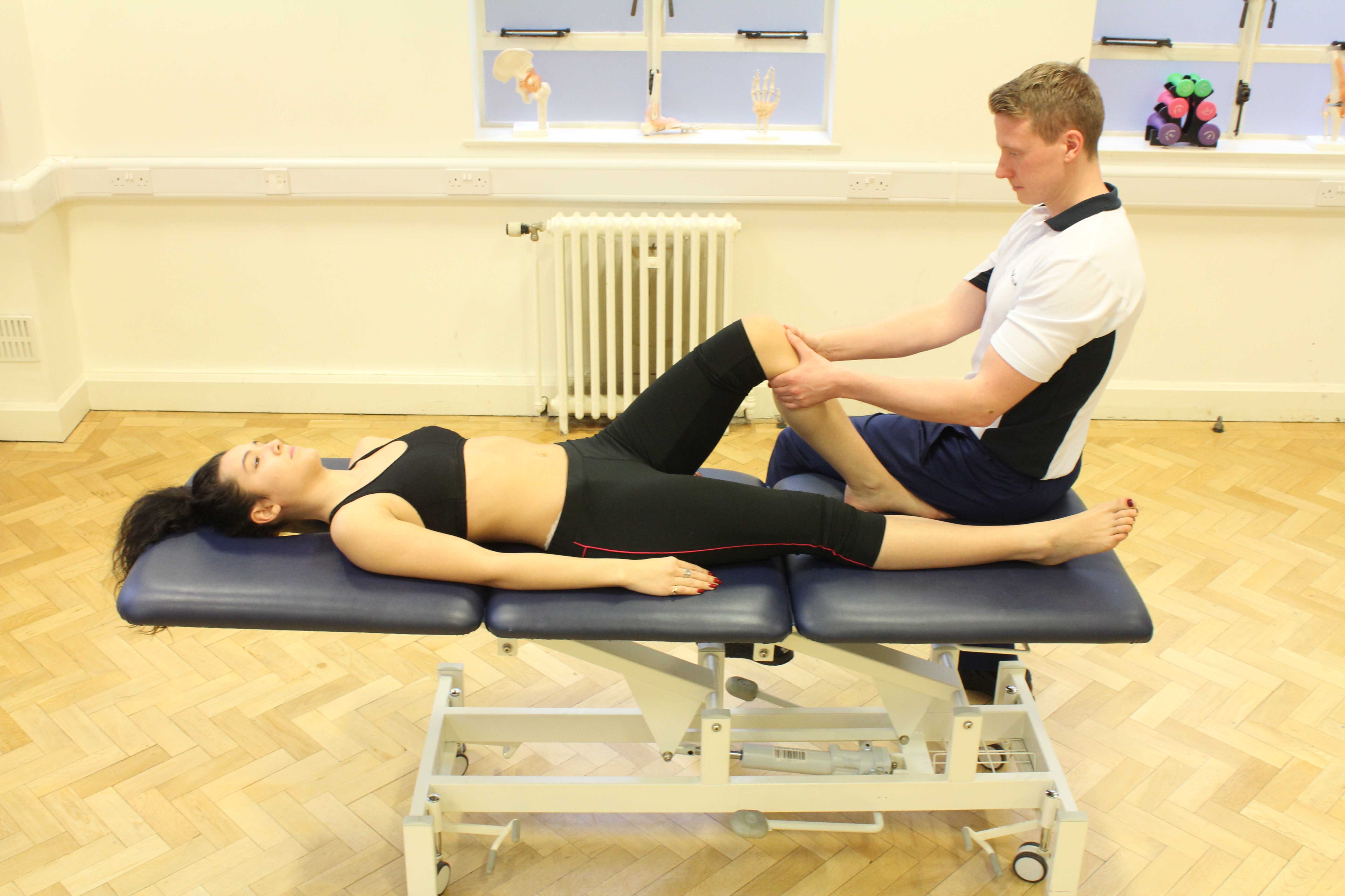 Mobilisations of the knee joint by experienced musculoskeletal physiotherapist