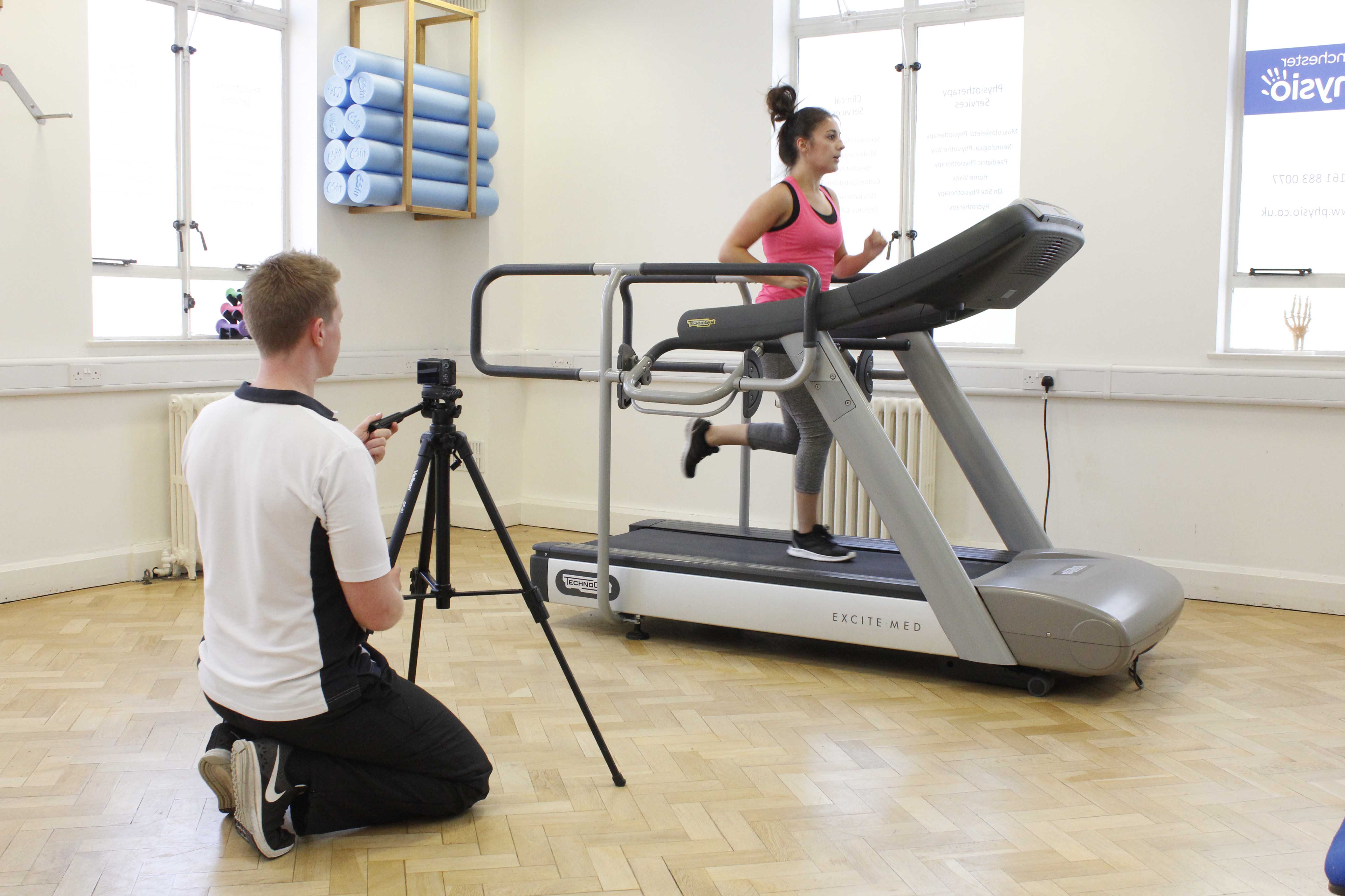 Biomechanical assessment of a runners gait by a specialist physiotherapist
